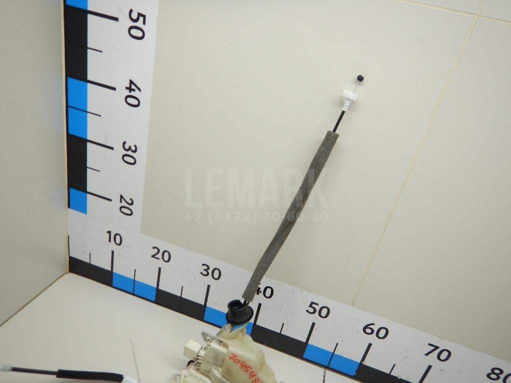 Замок двери передней левой