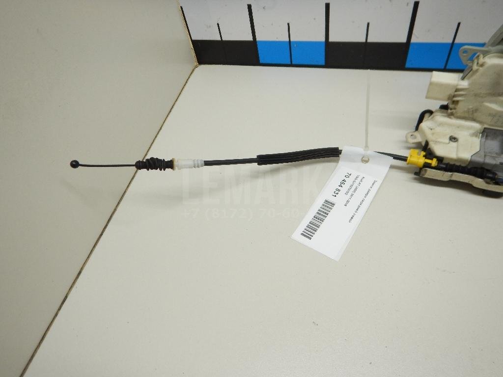 Замок двери передней левой