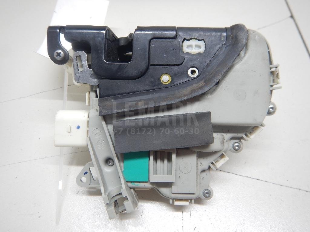 Замок двери передней левой