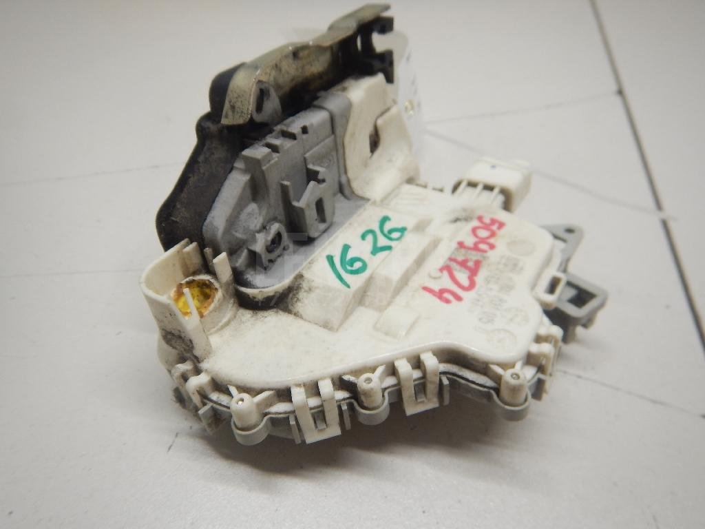 Замок двери передней левой