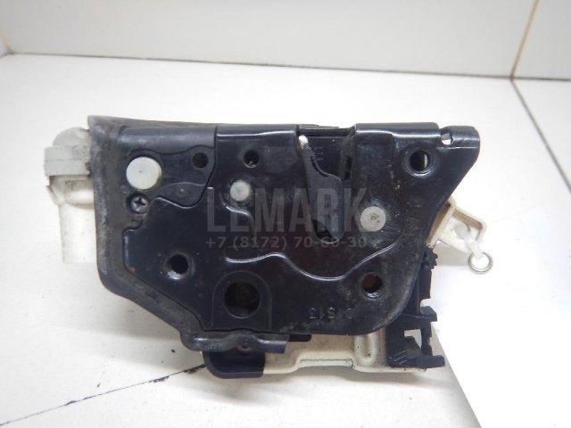 Замок двери передней левой