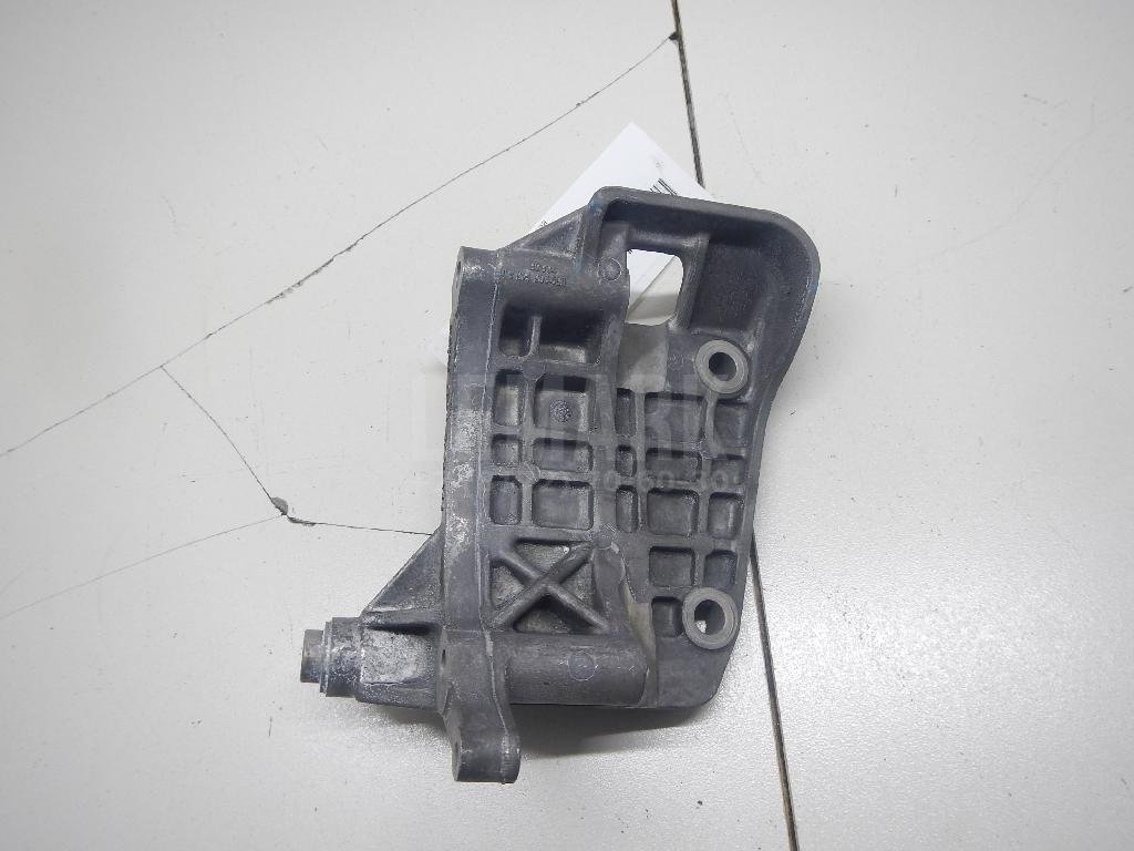 Кронштейн генератора