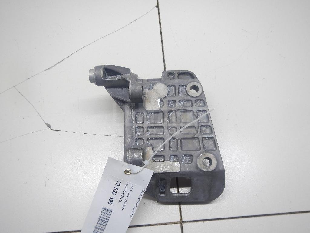 Кронштейн генератора