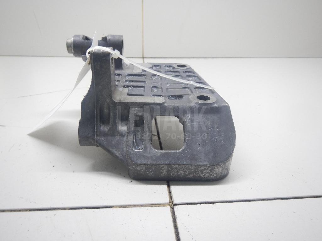 Кронштейн генератора