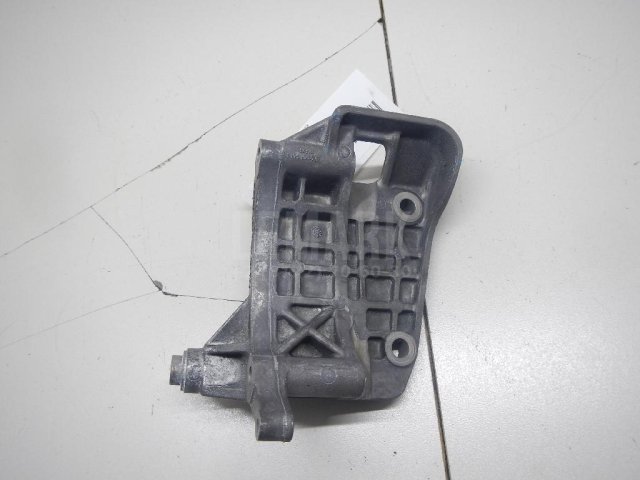 Кронштейн генератора