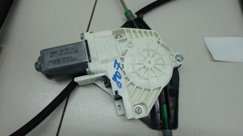 Стеклоподъемник электр. передний левый