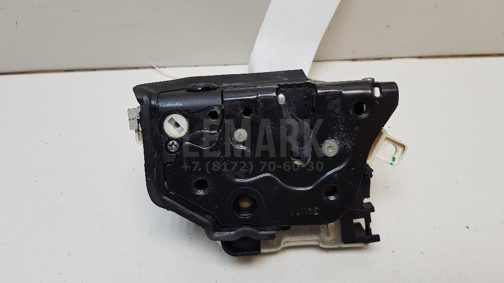 Замок двери задней левой