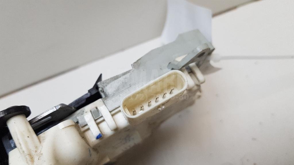 Замок двери задней левой