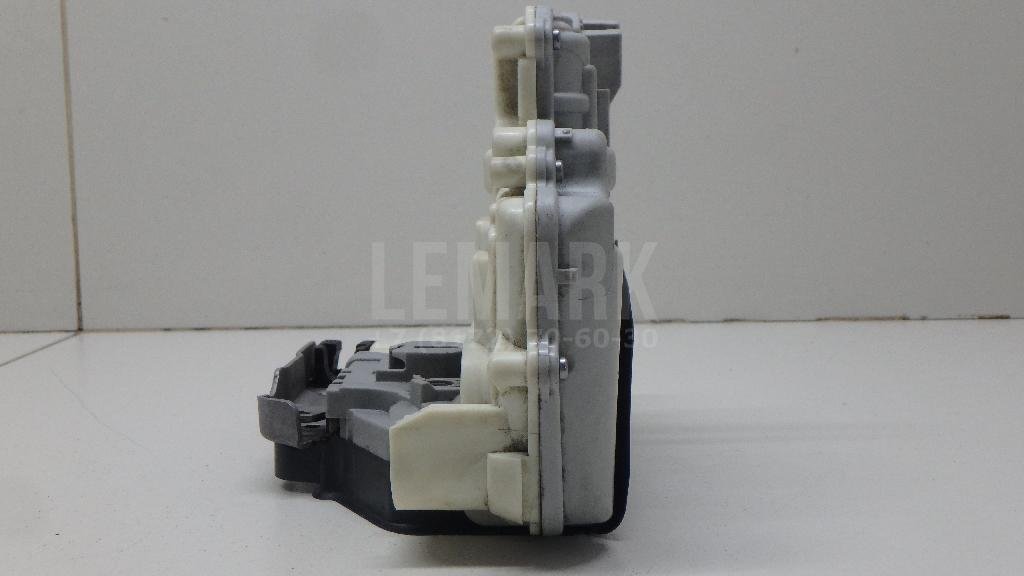 Замок двери передней левой