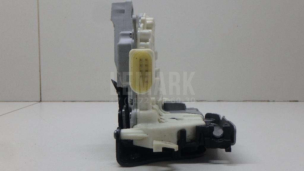 Замок двери передней левой