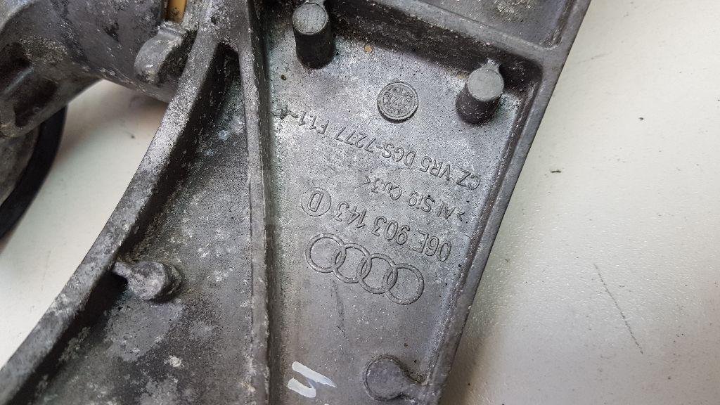 Ролик руч.ремня с кронштейном