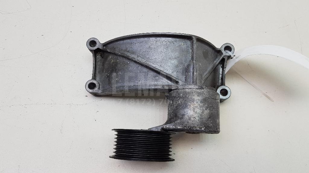 Ролик руч.ремня с кронштейном