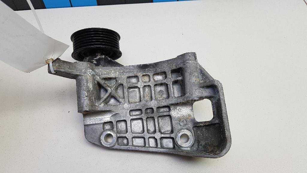 Кронштейн генератора