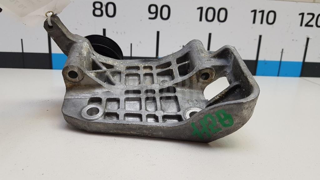 Кронштейн генератора