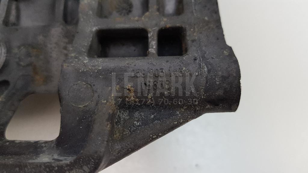 Кронштейн генератора