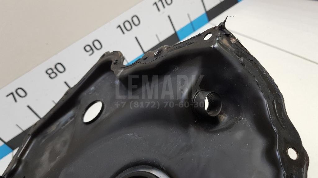 Крышка двигателя передняя