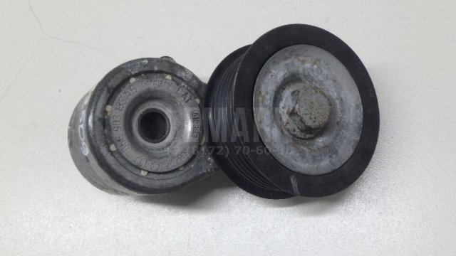 Ролик руч.ремня с кронштейном