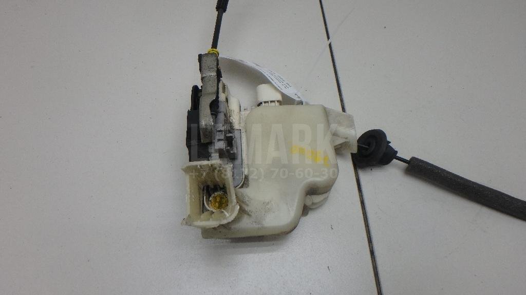 Замок двери передней левой