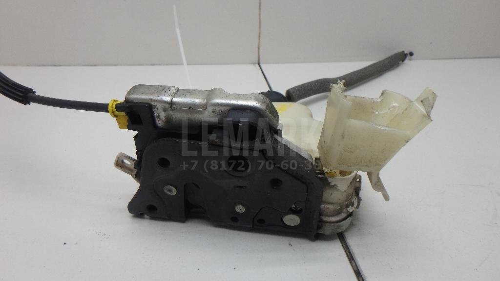 Замок двери передней левой