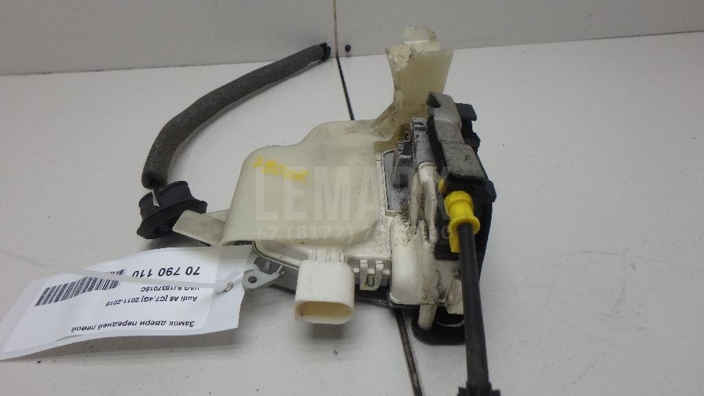 Замок двери передней левой