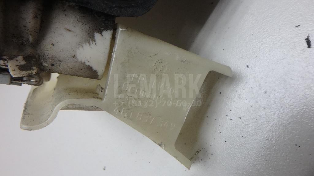 Замок двери передней левой