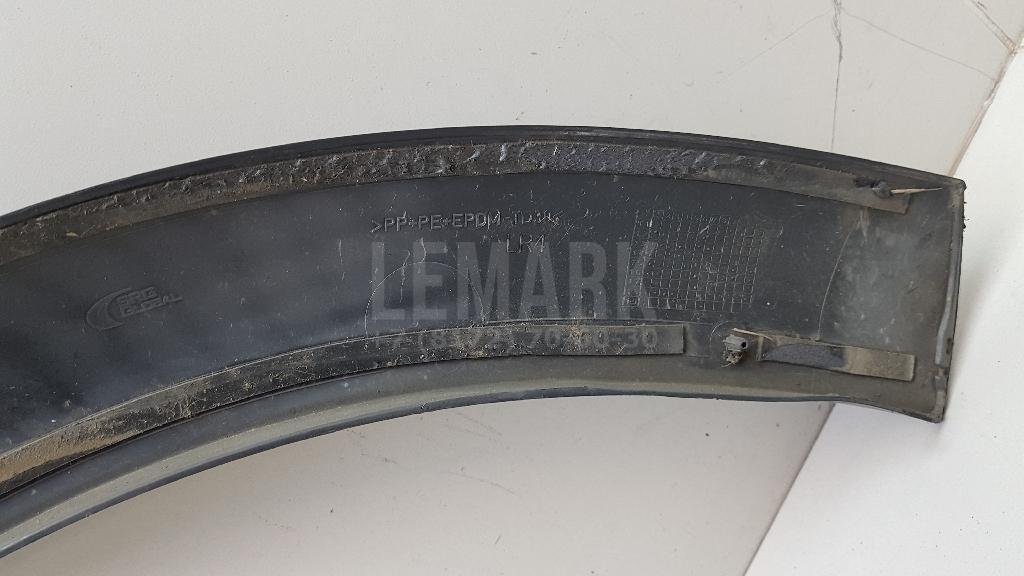 Накладка переднего крыла правого