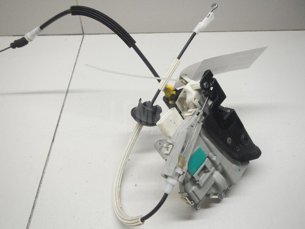 Замок двери задней левой