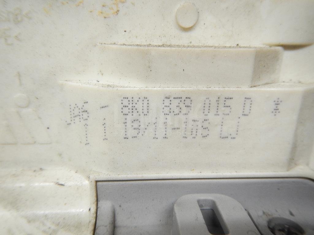 Замок двери задней левой