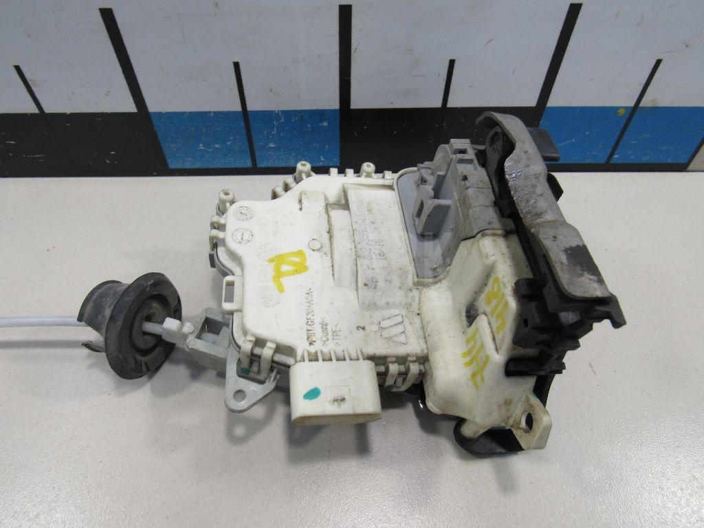 Замок двери задней левой