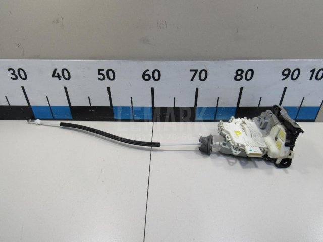 Замок двери задней левой