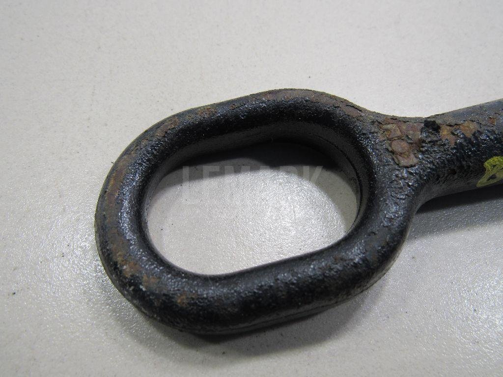 Крюк буксировочный