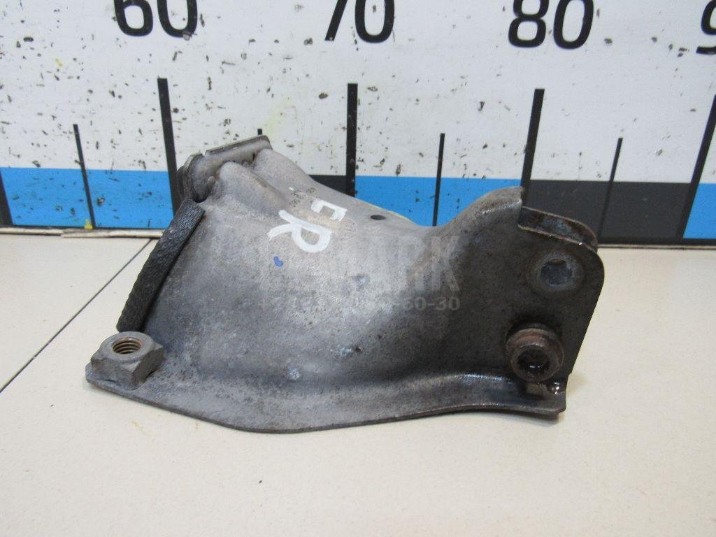 Кронштейн опоры двигателя