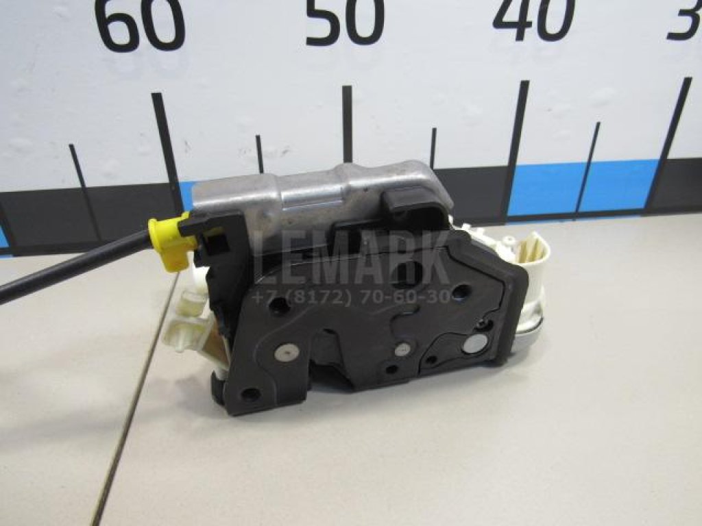 Замок двери передней левой