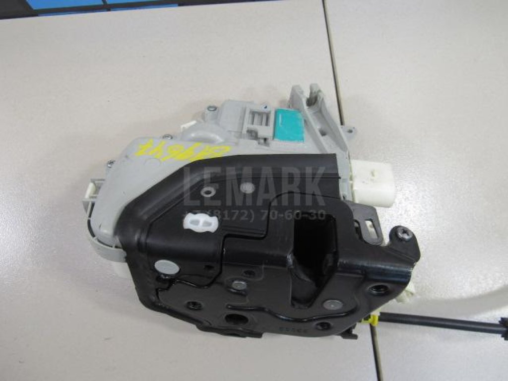 Замок двери передней левой