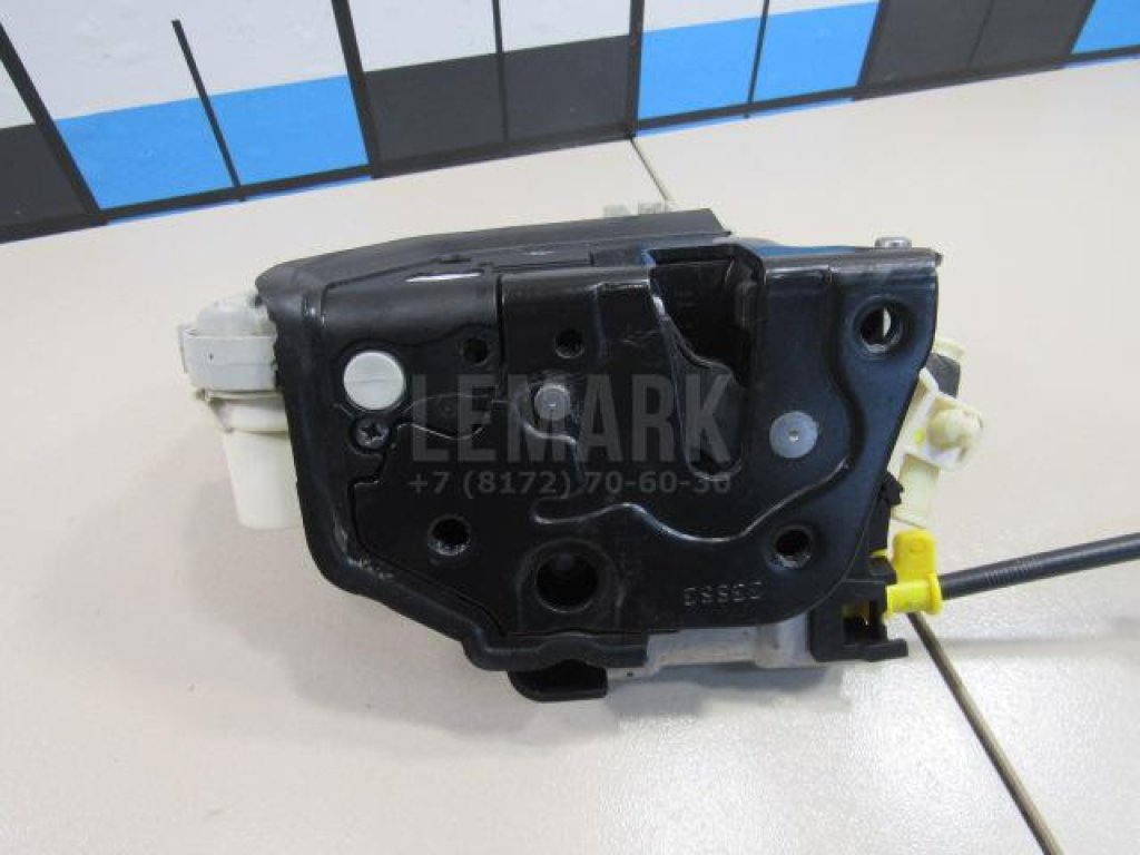 Замок двери передней левой