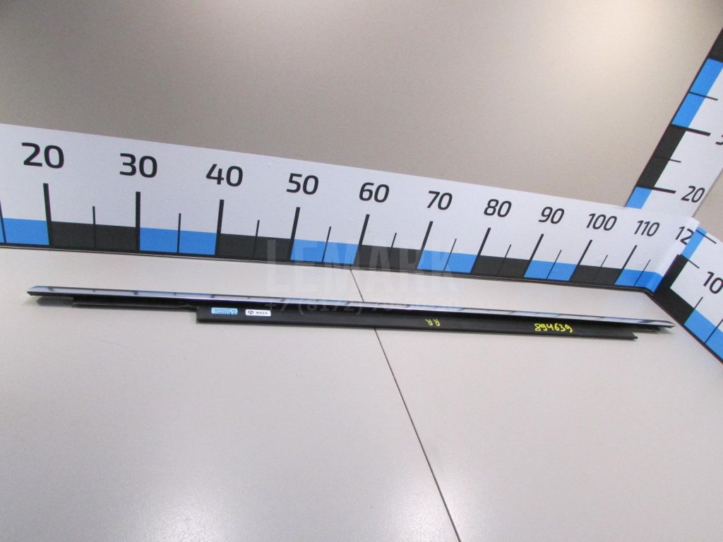 Накладка стекла заднего правого