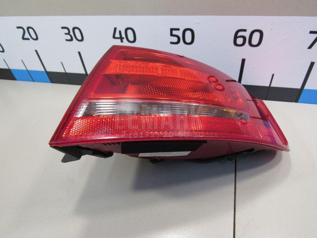 Фонарь задний наружный правый