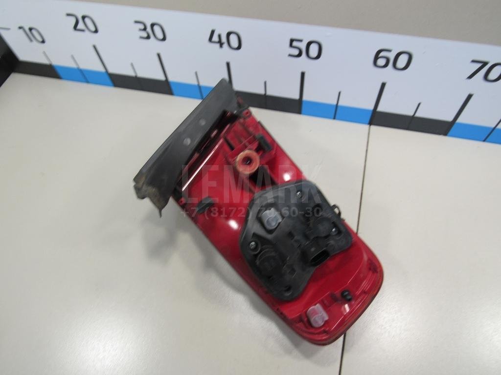 Фонарь задний наружный правый