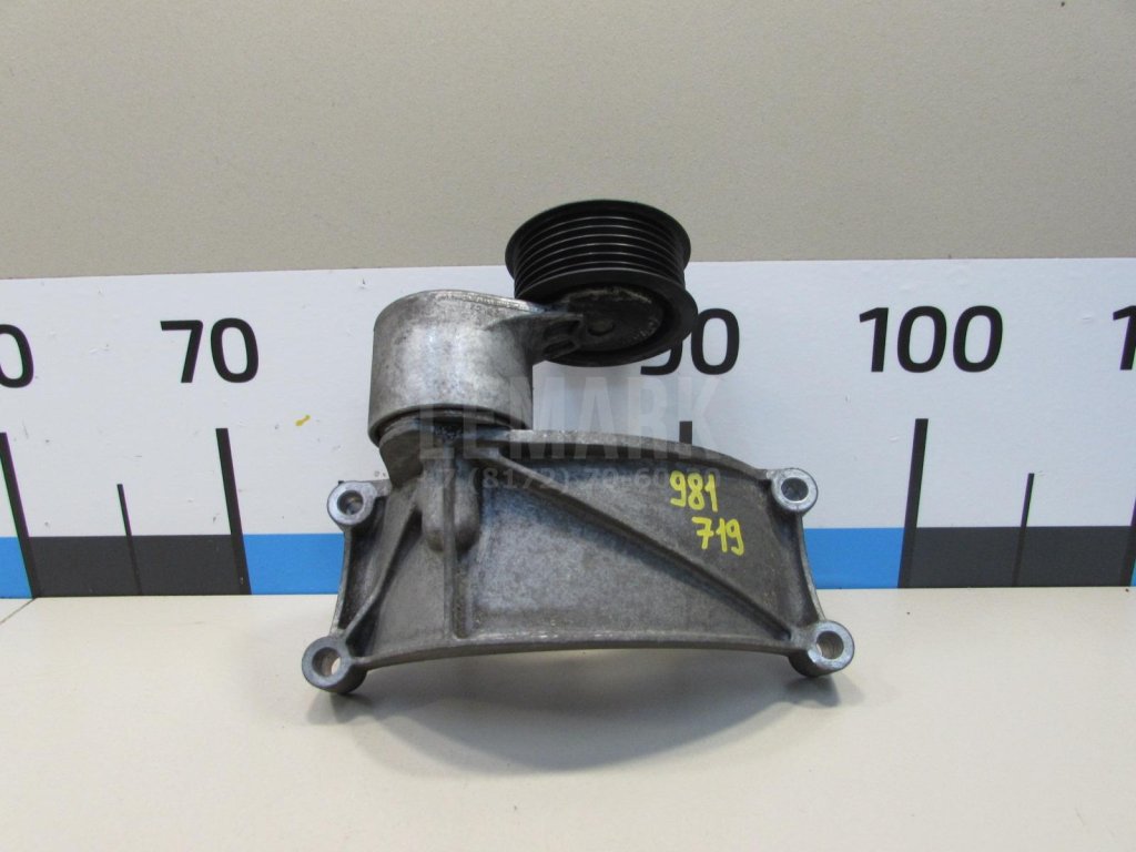 Ролик руч.ремня с кронштейном для  Audi A5/S5 (F5) 2017