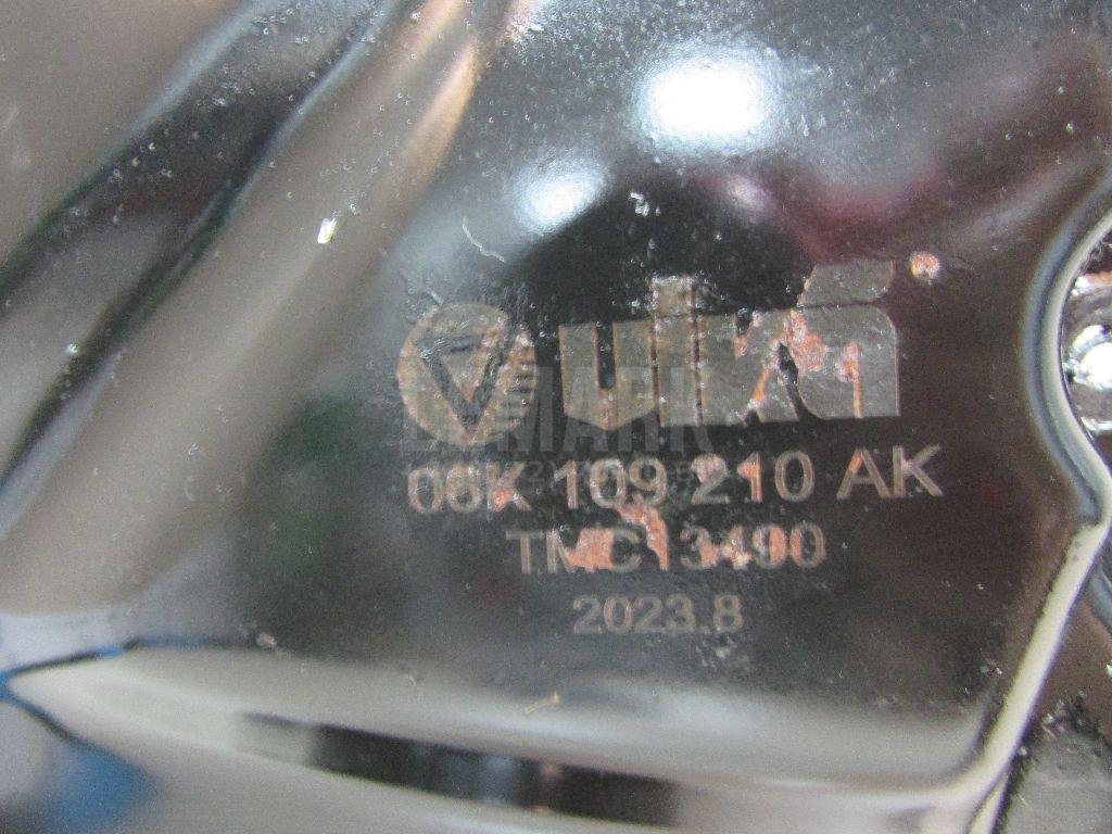 Крышка двигателя передняя