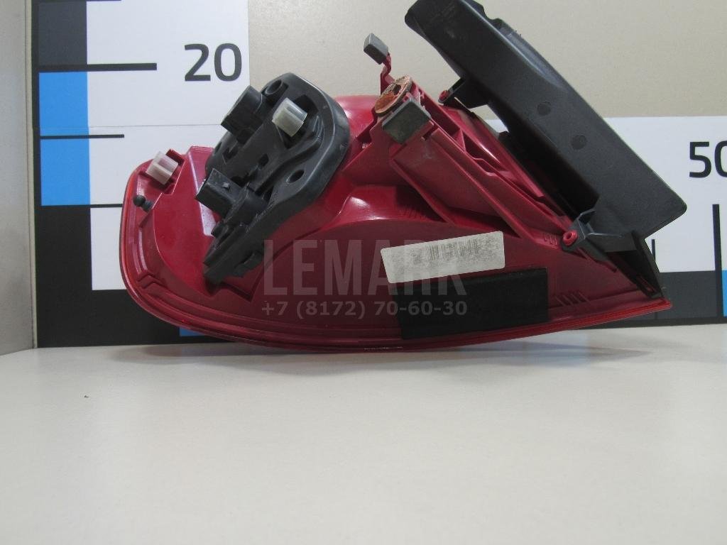 Фонарь задний наружный правый