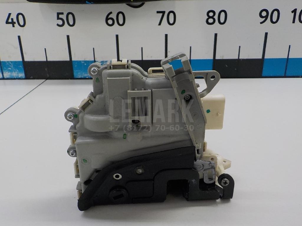 Замок двери задней левой