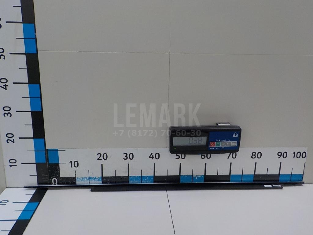 Накладка стекла переднего левого