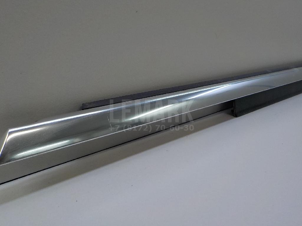 Накладка стекла переднего левого