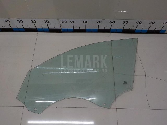 Стекло двери передней левой