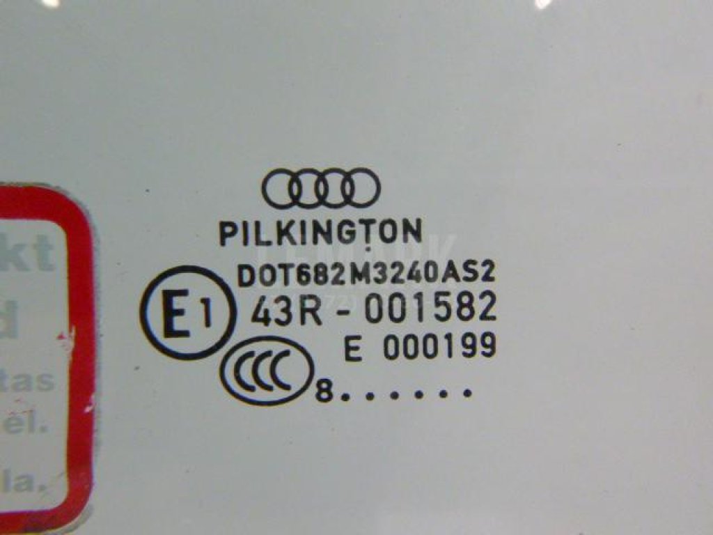 Стекло двери передней левой