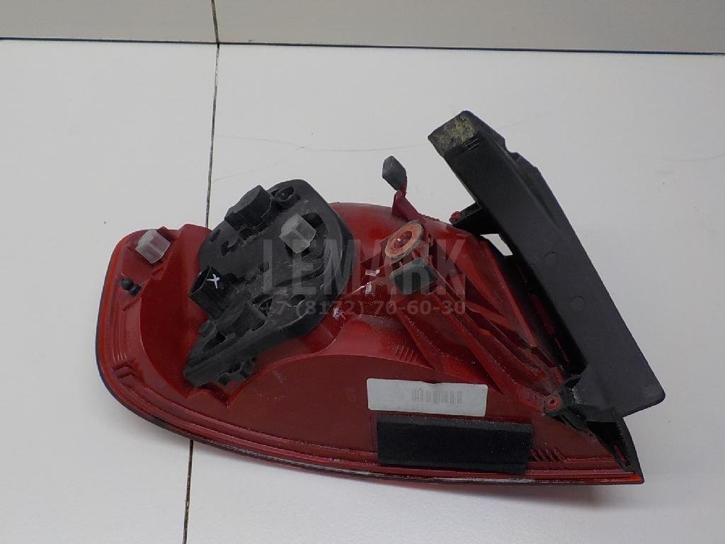 Фонарь задний наружный правый