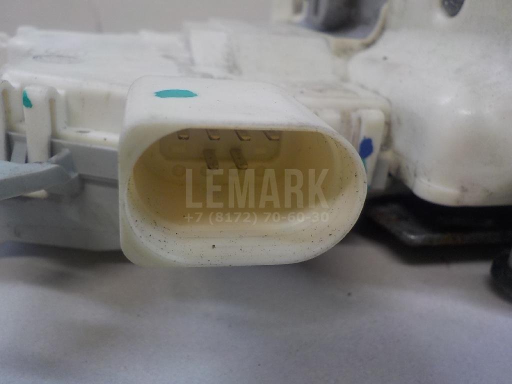 Замок двери передней левой