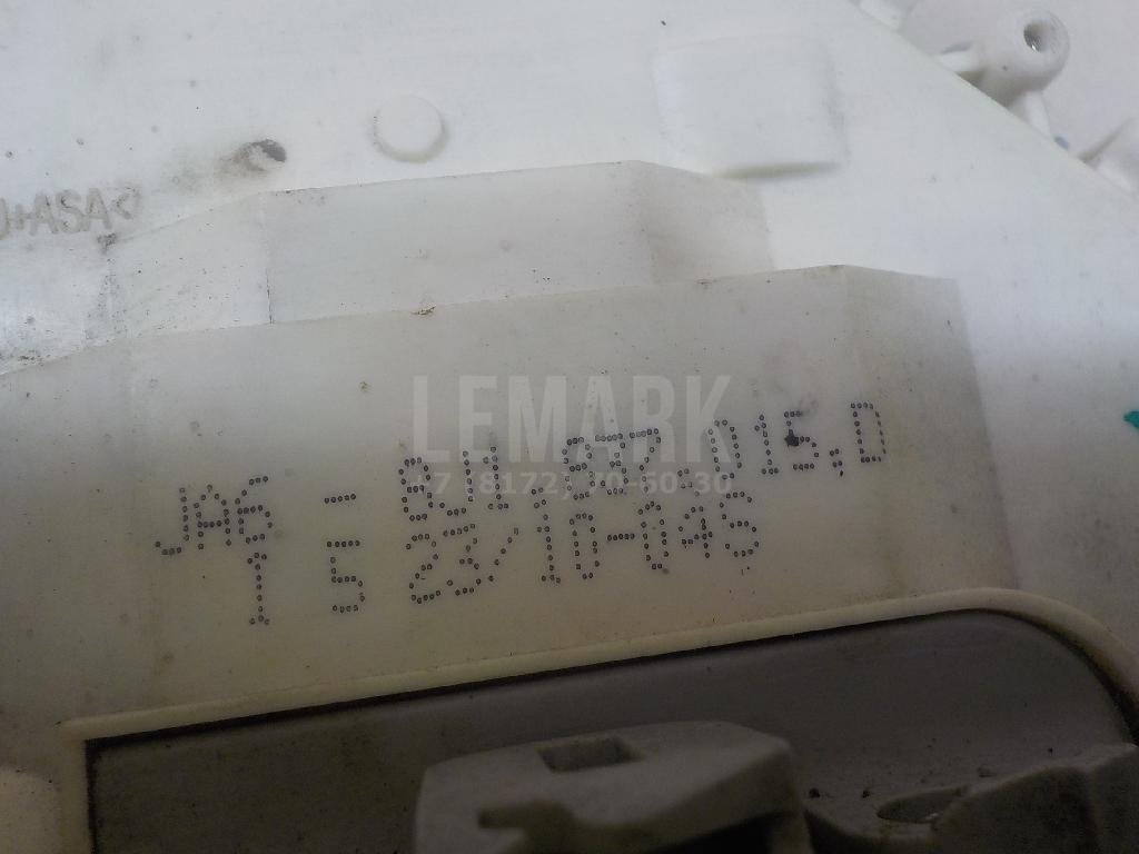 Замок двери передней левой