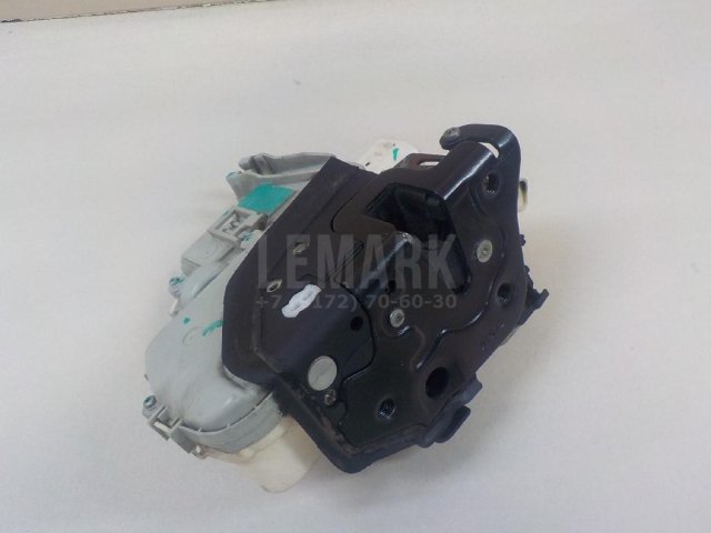 Замок двери передней левой